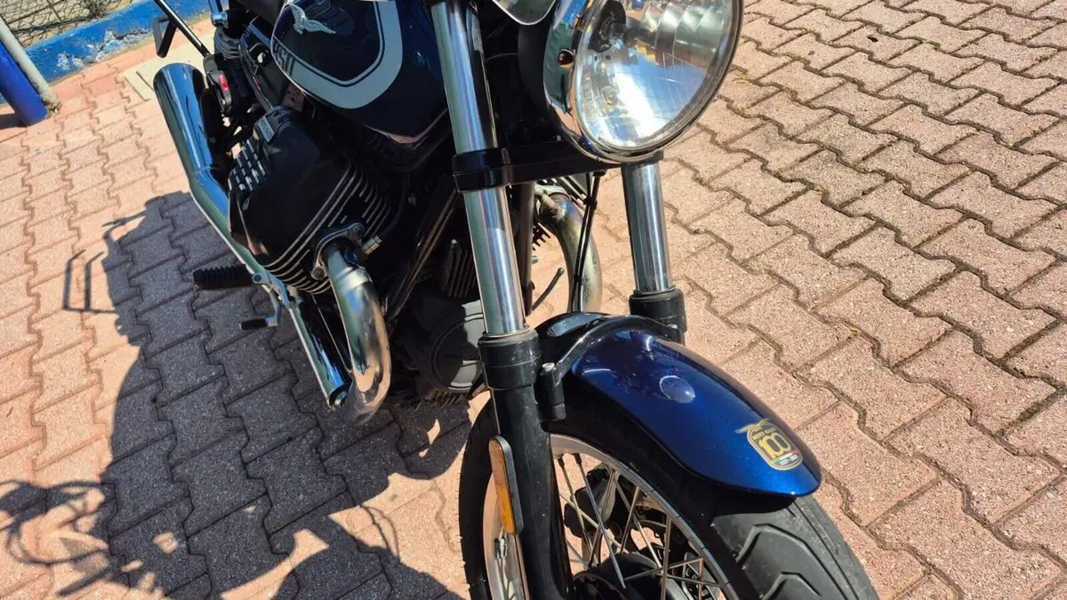 Moto Guzzi V7 Special (2021 - 24)  (4)