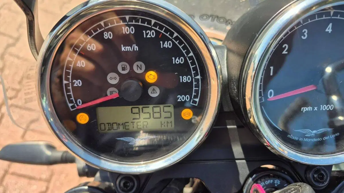 Moto Guzzi V7 Special (2021 - 24)  (5)
