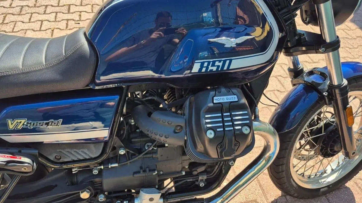 Moto Guzzi V7 Special (2021 - 24)  (7)