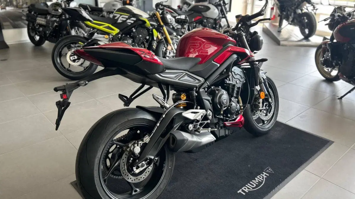 Triumph Street Triple 765 RS (2023 - 26)  (2)