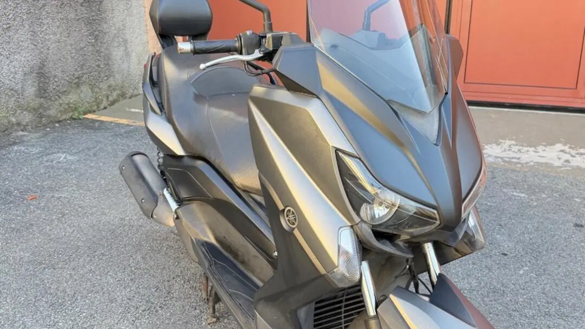 Yamaha X-Max 250 Iron Max ABS (2016)  (2)