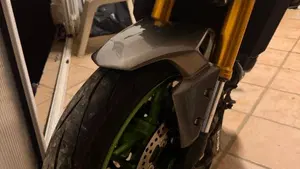 Kawasaki Z 900 SE (2025 - 26)  (11)