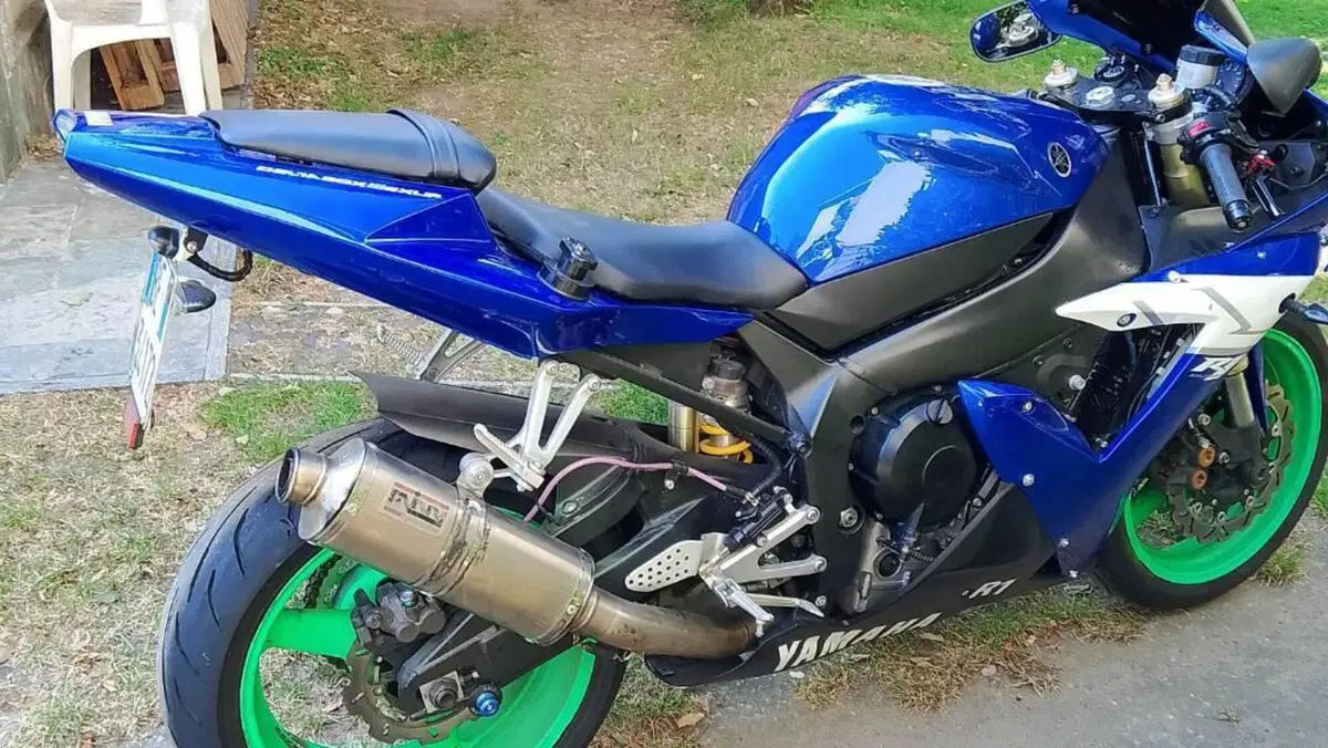 Yamaha YZF R1 (2002 - 03)  (10)