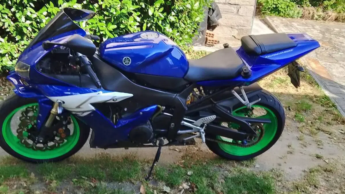 Yamaha YZF R1 (2002 - 03)  (11)