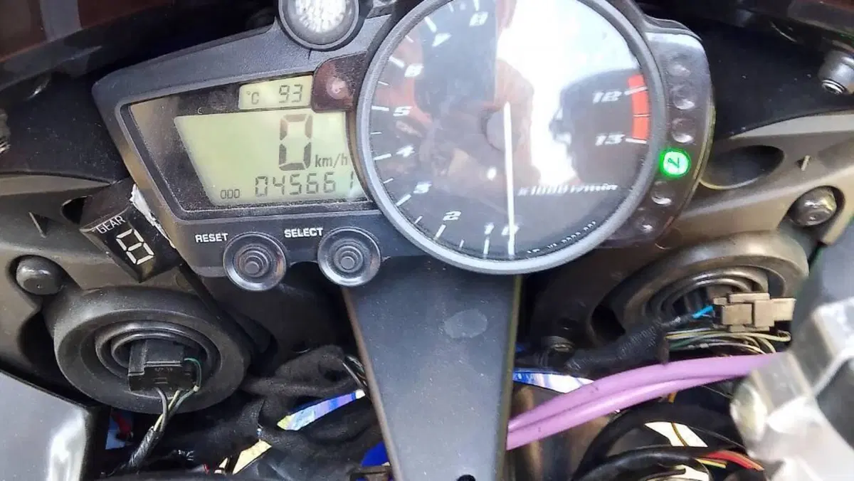 Yamaha YZF R1 (2002 - 03)  (15)
