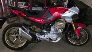 Moto Guzzi V100 Mandello S (2025 - 26) 