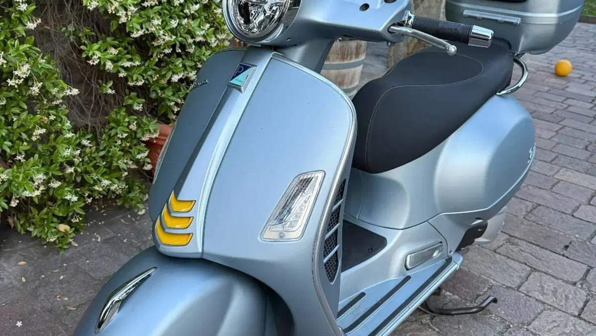 Vespa GTS 300 Hpe Super Tech (2019)  (2)