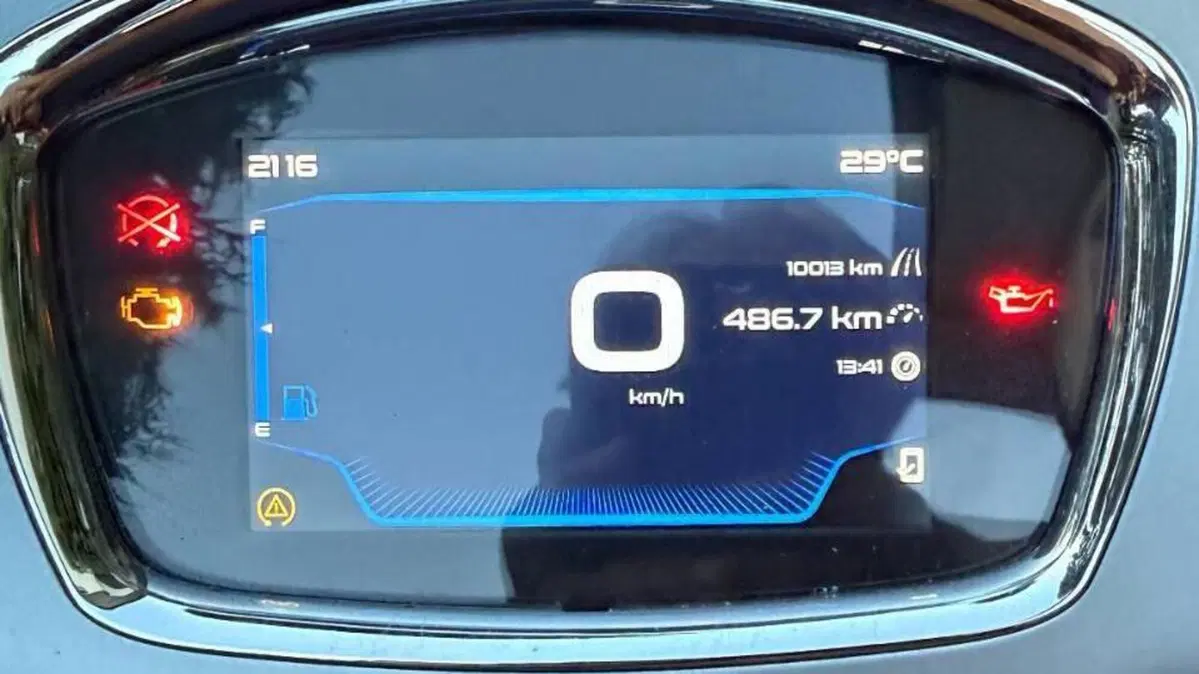 Vespa GTS 300 Hpe Super Tech (2019)  (3)