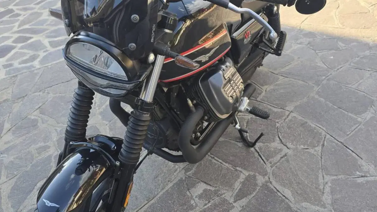 Moto Guzzi V7 Stone Special Edition (2022 - 25)  (4)