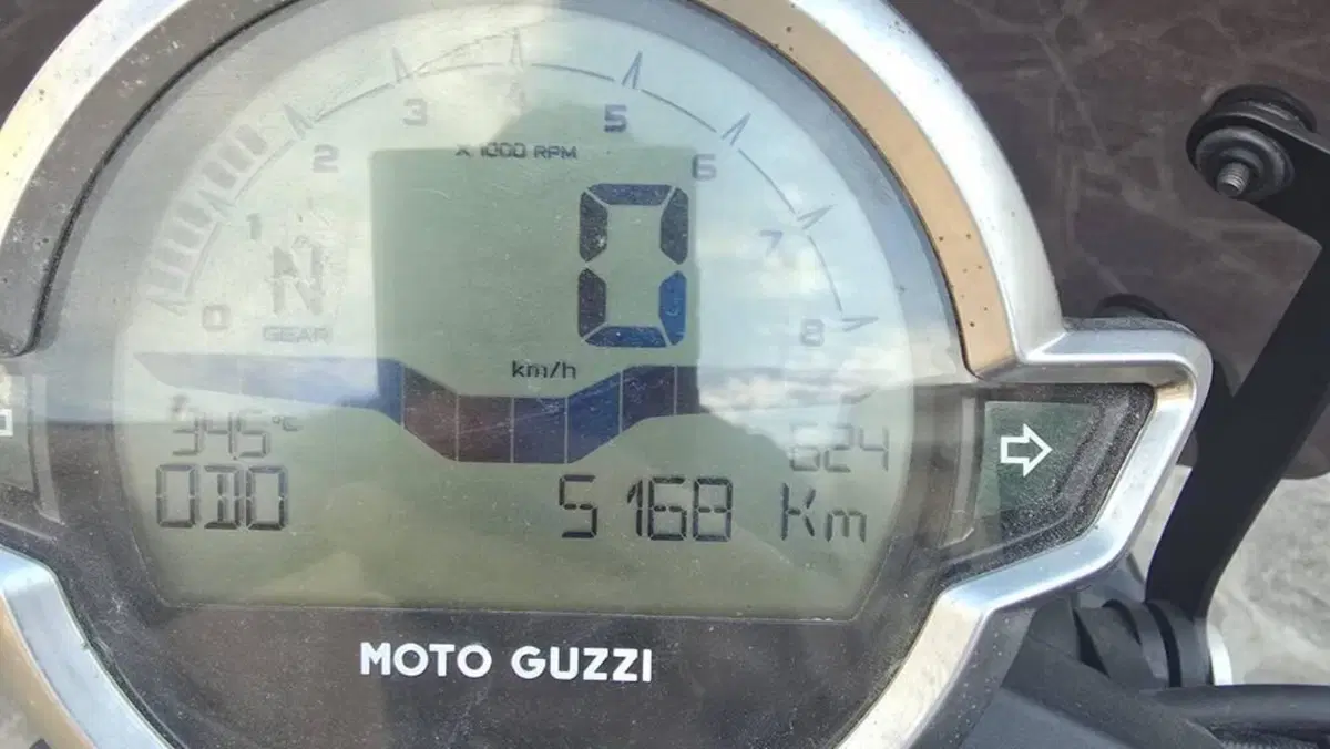 Moto Guzzi V7 Stone Special Edition (2022 - 25)  (7)