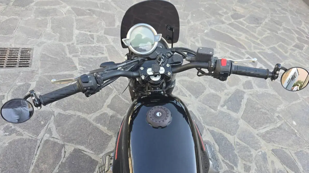 Moto Guzzi V7 Stone Special Edition (2022 - 25)  (8)