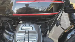 Moto Guzzi V7 Stone Special Edition (2022 - 25)  (9)