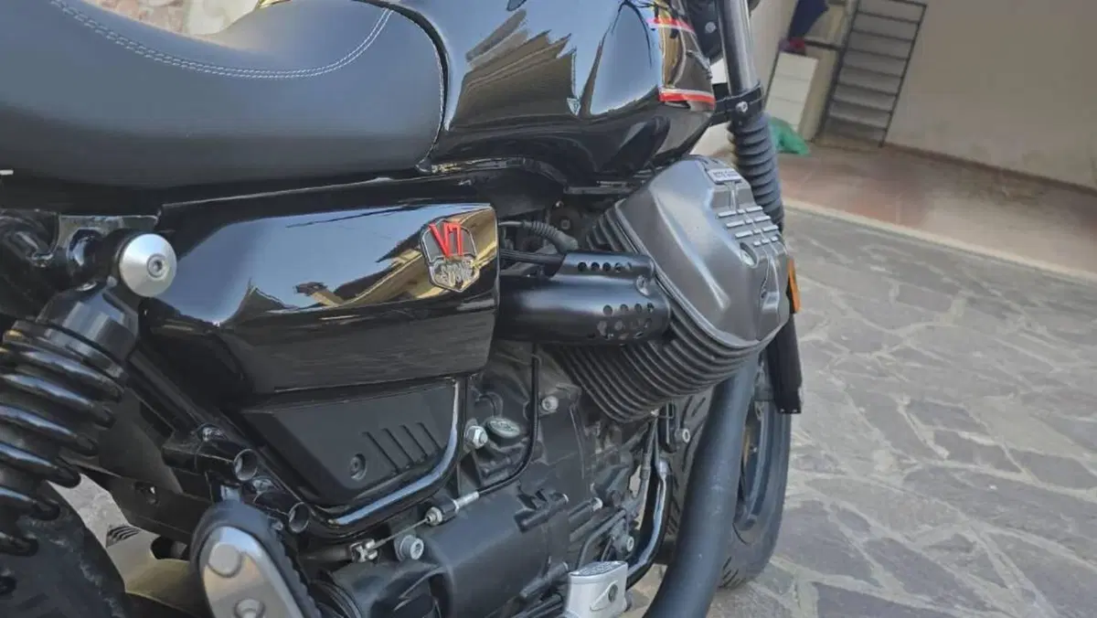 Moto Guzzi V7 Stone Special Edition (2022 - 25)  (11)