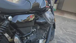 Moto Guzzi V7 Stone Special Edition (2022 - 25)  (11)