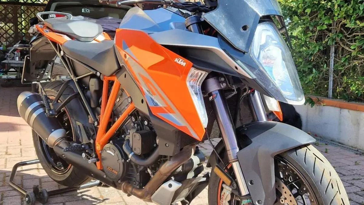 KTM 1290 Super Duke GT ABS (2016 - 18)  (2)