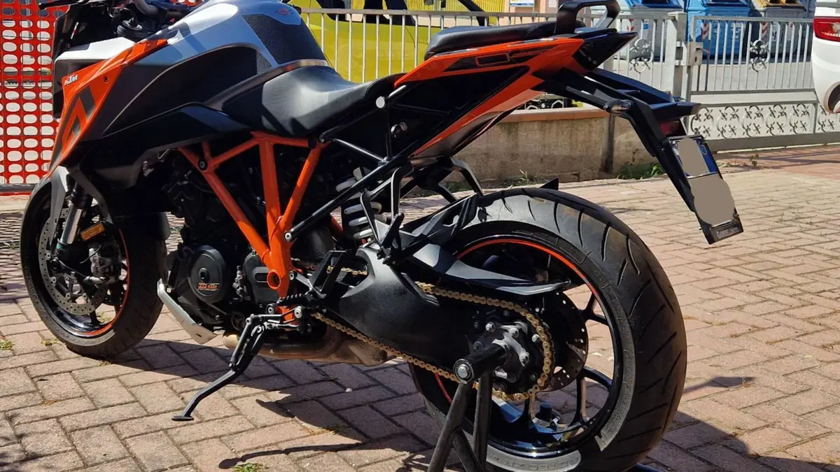 KTM 1290 Super Duke GT ABS (2016 - 18)  (5)