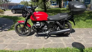 Moto Guzzi V7 Stone (2021 - 24) 