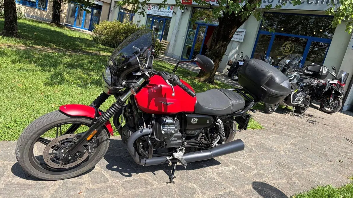 Moto Guzzi V7 Stone (2021 - 24)  (2)
