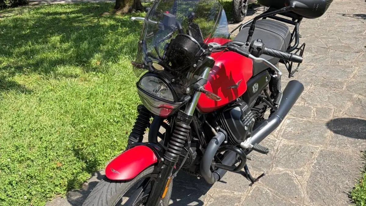 Moto Guzzi V7 Stone (2021 - 24)  (3)