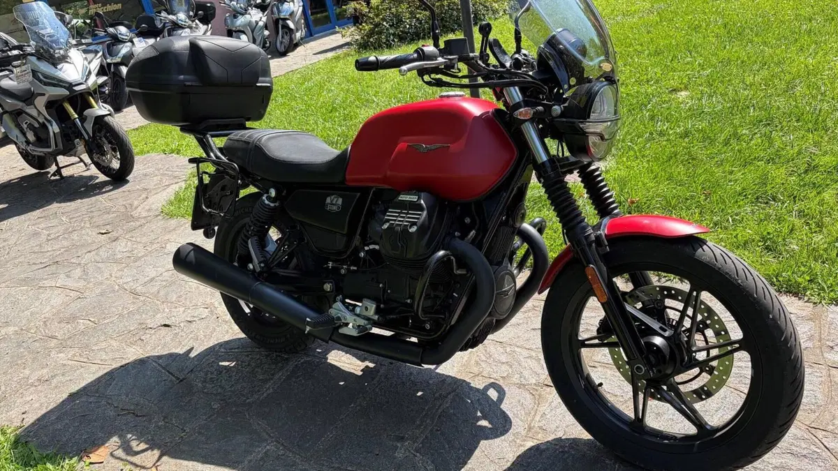 Moto Guzzi V7 Stone (2021 - 24)  (4)