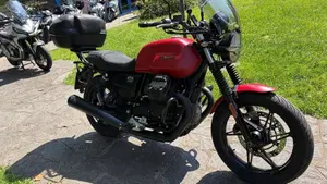 Moto Guzzi V7 Stone (2021 - 24)  (4)