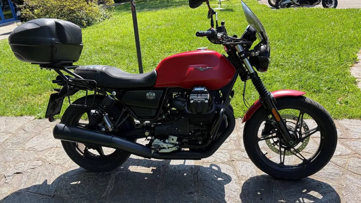 Moto Guzzi V7 Stone (2021 - 24)  (5)
