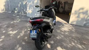 Yamaha X-Max 125 (2025 - 26)  (4)