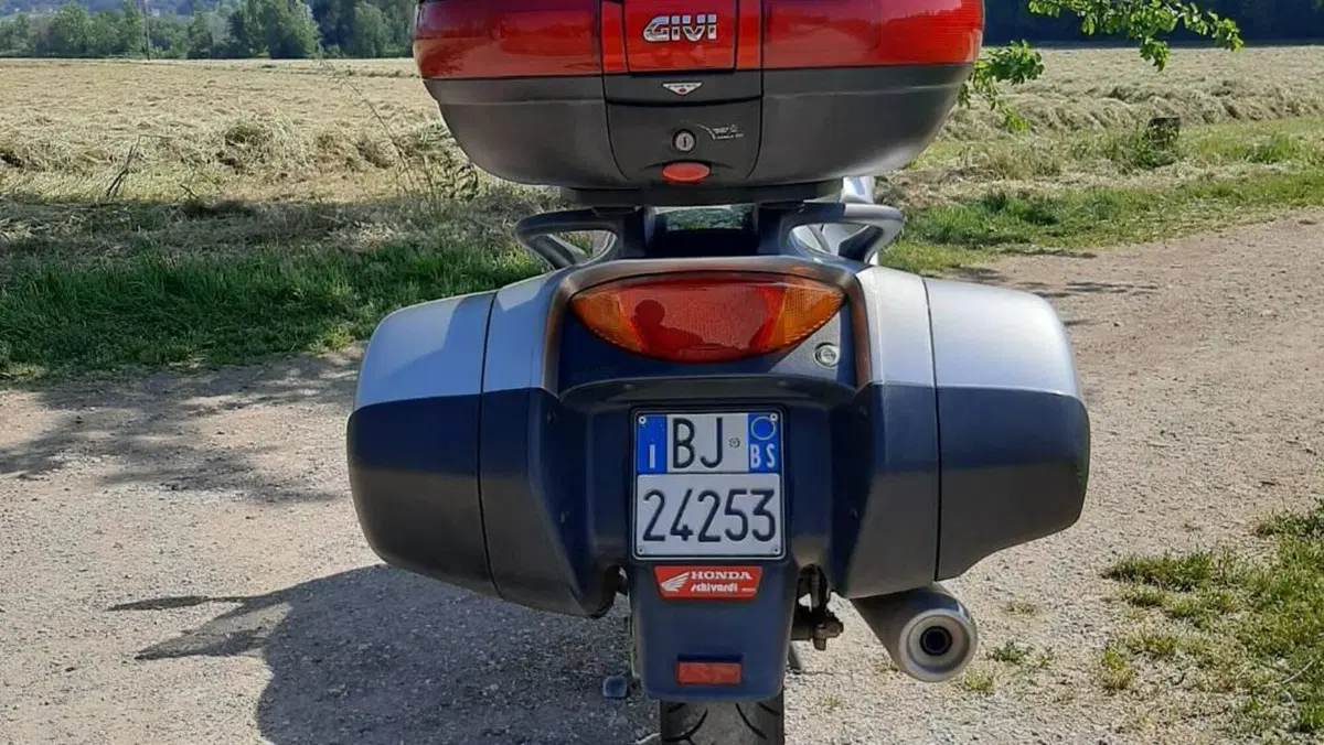Honda Deauville 650 (2002 - 05)  (2)