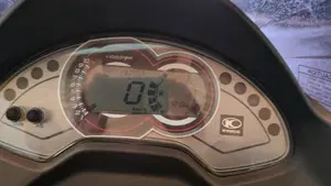 Kymco K-Xct 300i (2012 - 17)  (4)
