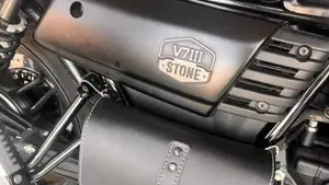 Moto Guzzi V7 III Stone (2017 - 20)  (2)