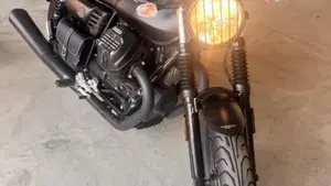 Moto Guzzi V7 III Stone (2017 - 20)  (4)