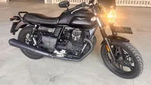 Moto Guzzi V7 III Stone (2017 - 20)  (5)
