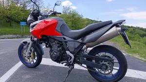 Aprilia Pegaso 650 Strada (2005 - 11)  (2)