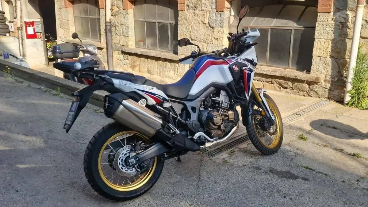 Honda Africa Twin CRF 1000L DCT ABS (2016 - 17)  (2)