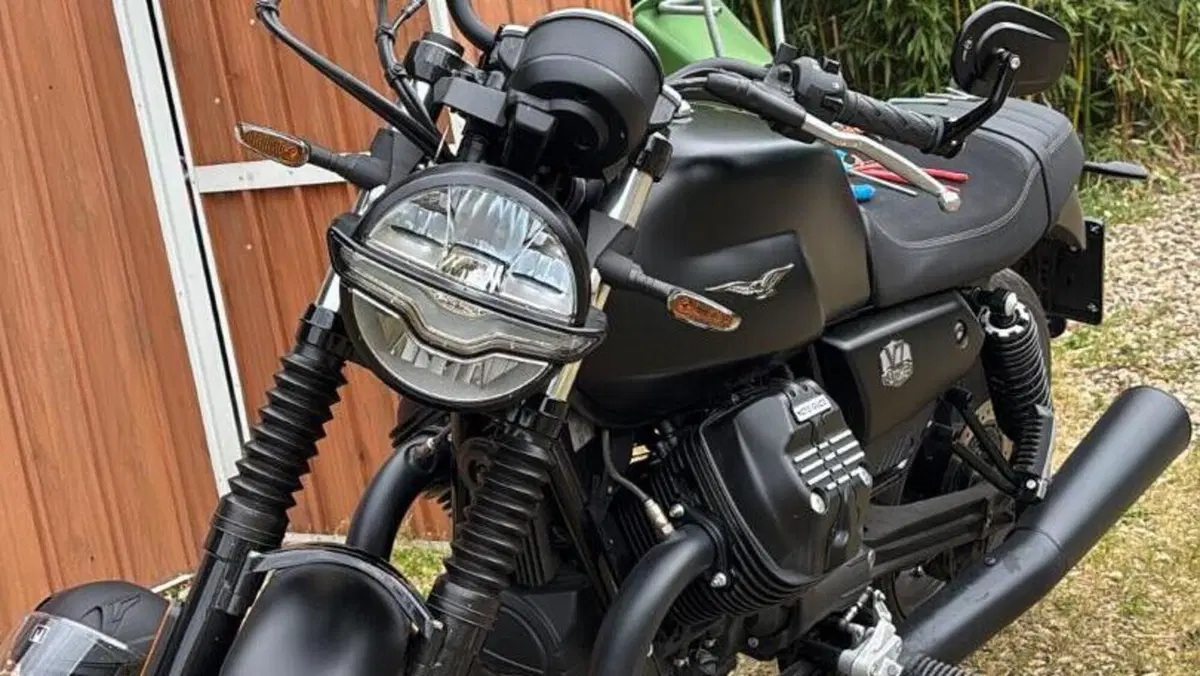 Moto Guzzi V7 Stone (2021 - 24)  (2)