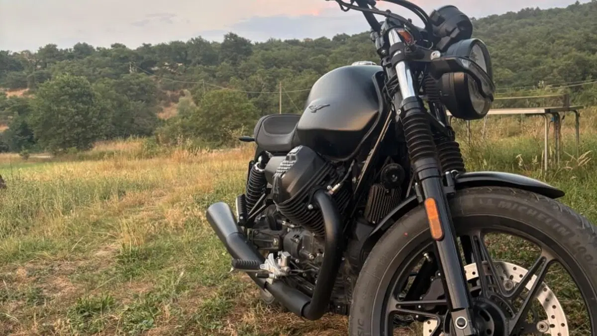 Moto Guzzi V7 Stone (2021 - 24)  (3)