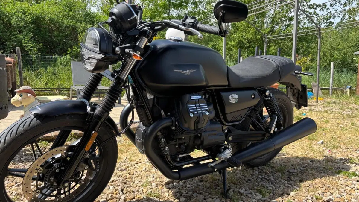 Moto Guzzi V7 Stone (2021 - 24)  (4)