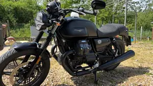 Moto Guzzi V7 Stone (2021 - 24)  (4)