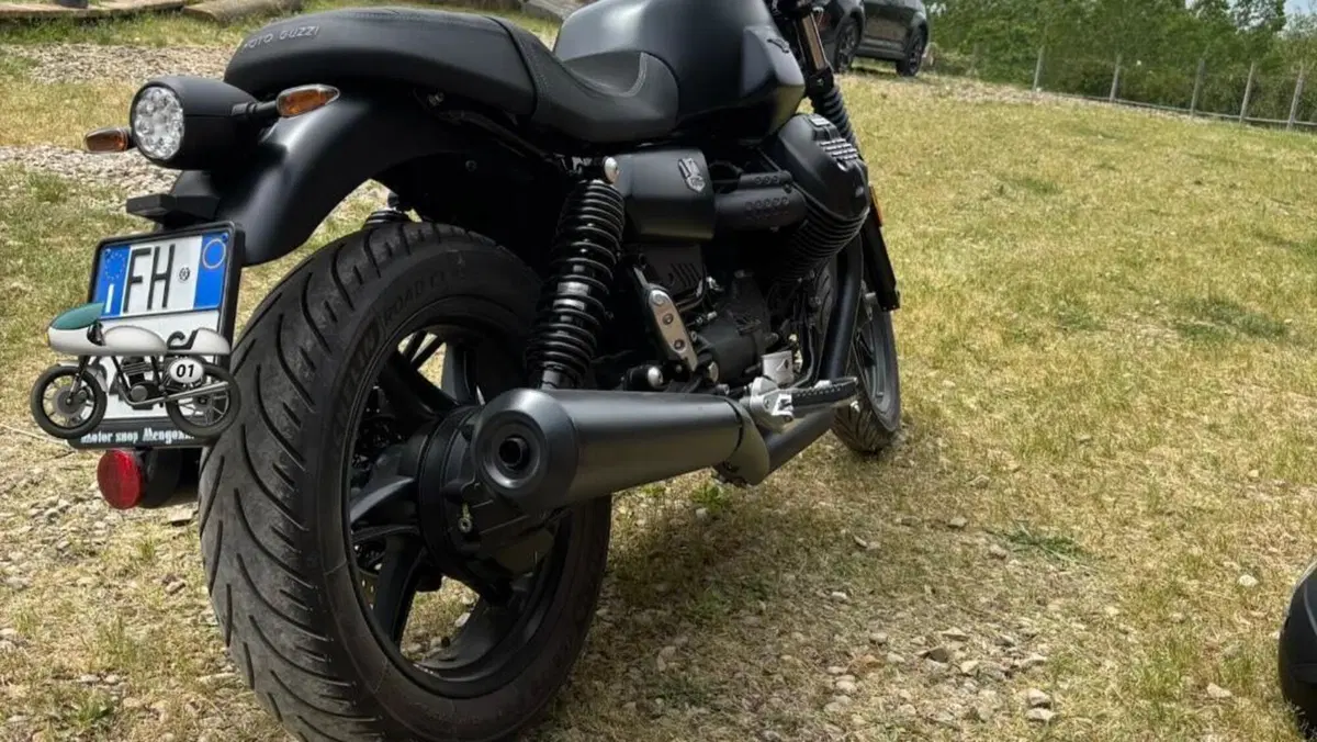 Moto Guzzi V7 Stone (2021 - 24)  (7)