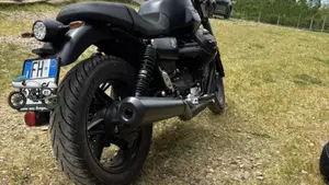 Moto Guzzi V7 Stone (2021 - 24)  (7)