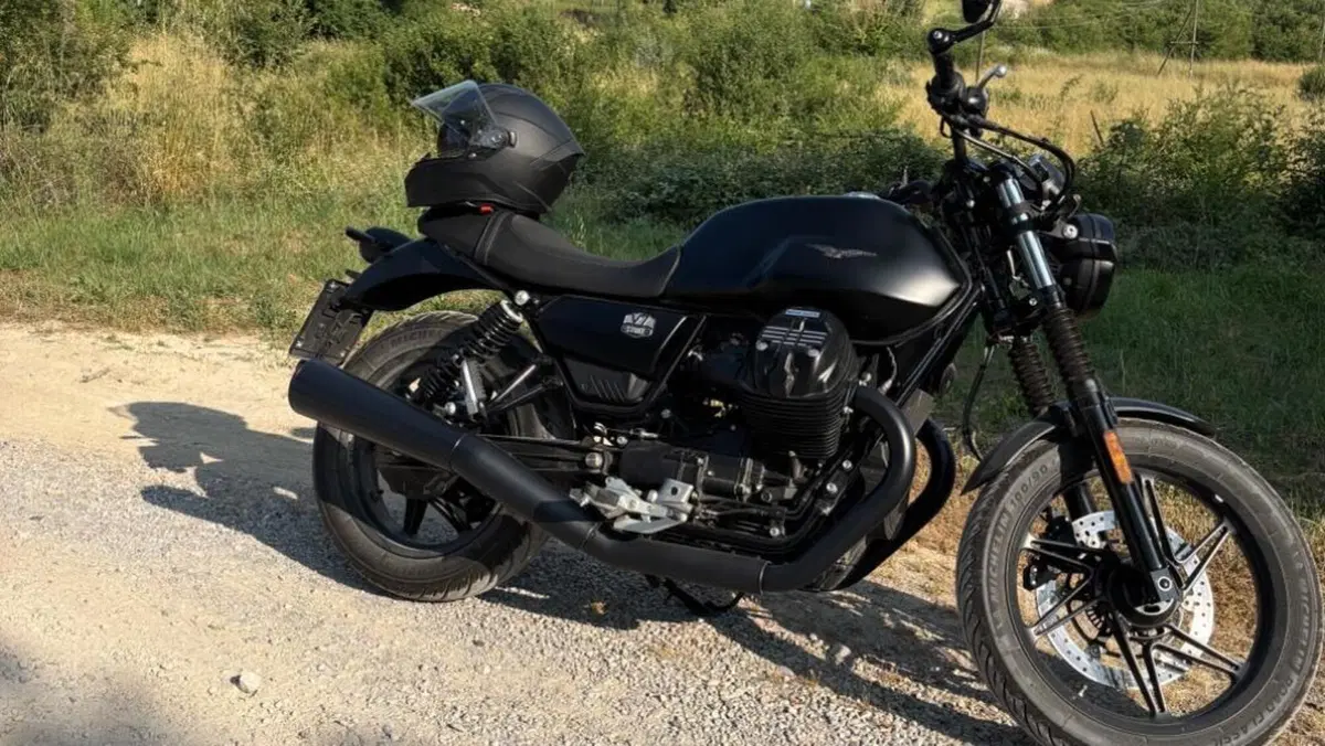 Moto Guzzi V7 Stone (2021 - 24)  (9)