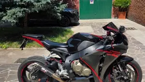 Honda CBR 1000 RR Fireblade (2008 - 11)  (2)