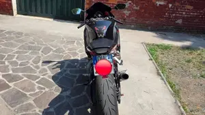 Honda CBR 1000 RR Fireblade (2008 - 11)  (3)