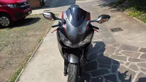Honda CBR 1000 RR Fireblade (2008 - 11)  (4)