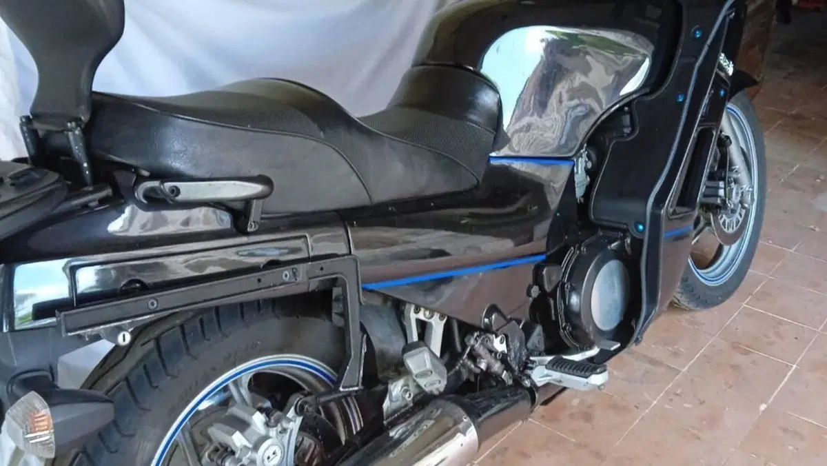 Kawasaki   (9)