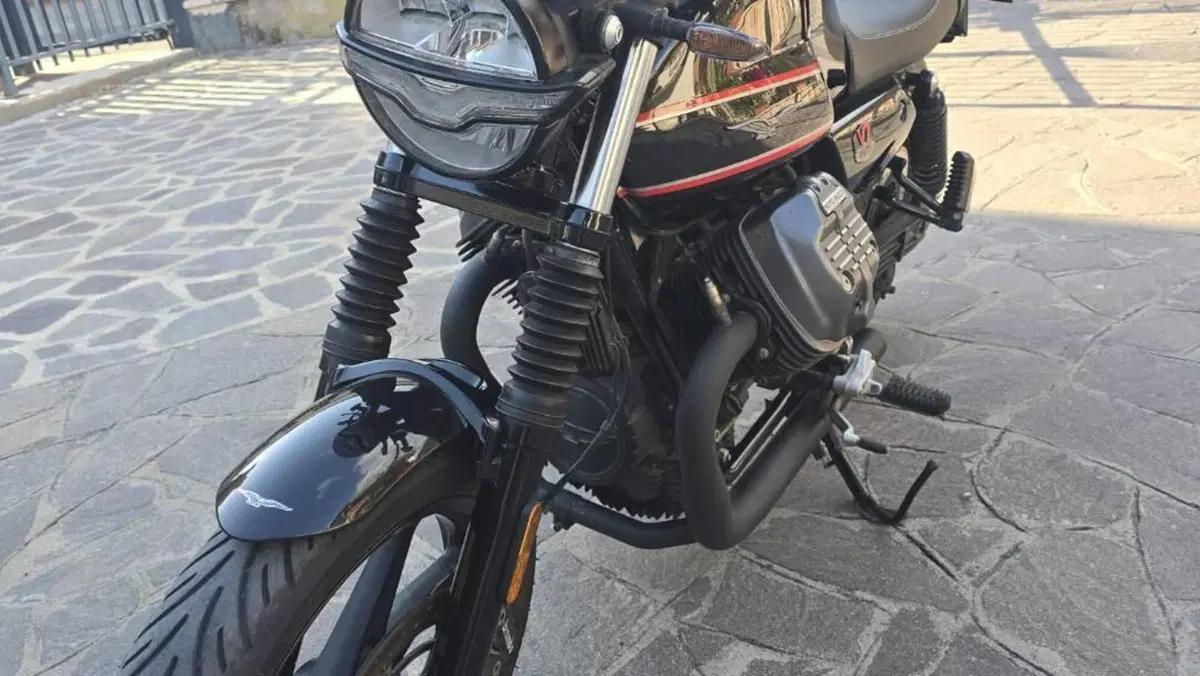 Moto Guzzi V7 Stone Special Edition (2022 - 25) 