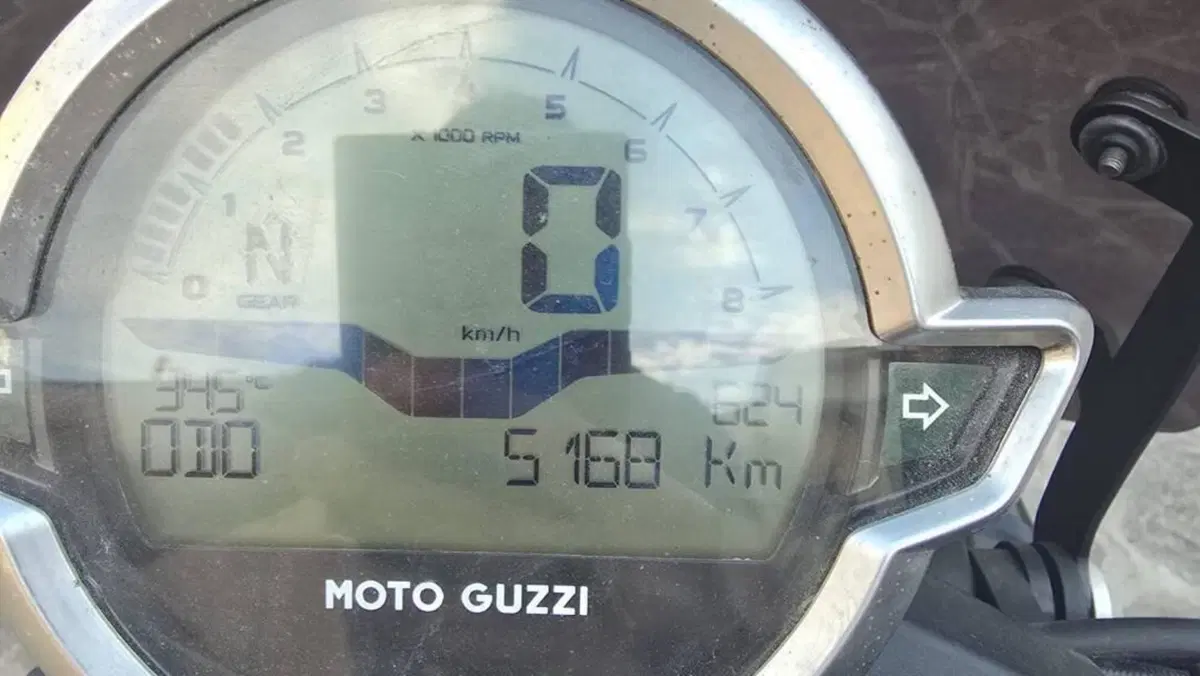 Moto Guzzi V7 Stone Special Edition (2022 - 25)  (3)