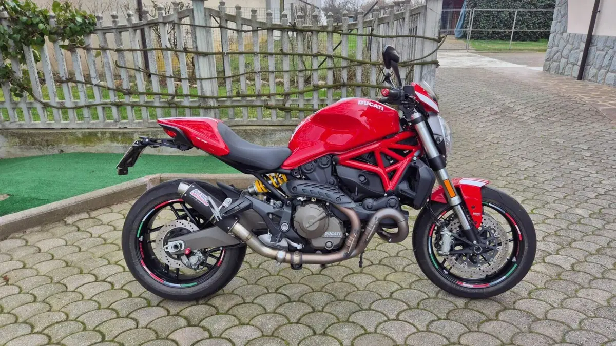 Ducati Monster 821 Stripe ABS (2015 - 17) 