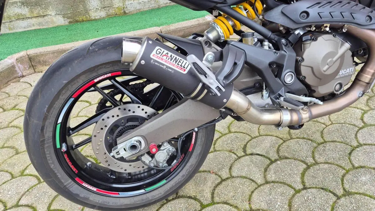 Ducati Monster 821 Stripe ABS (2015 - 17)  (2)
