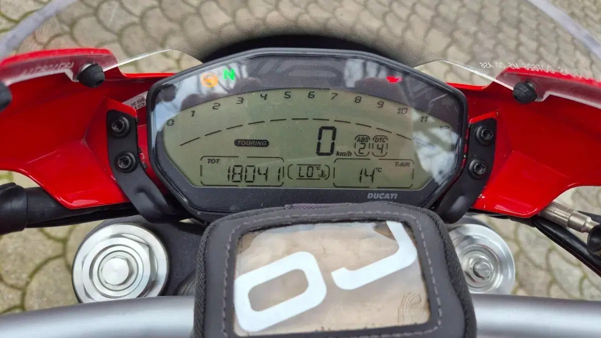 Ducati Monster 821 Stripe ABS (2015 - 17)  (5)
